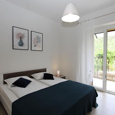 L Apartment Raša المظهر الخارجي الصورة
