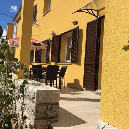 L Apartment Raša المظهر الخارجي الصورة