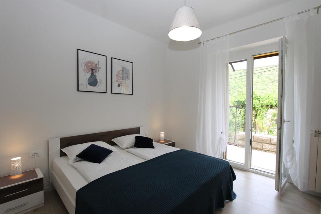 L Apartment Raša المظهر الخارجي الصورة