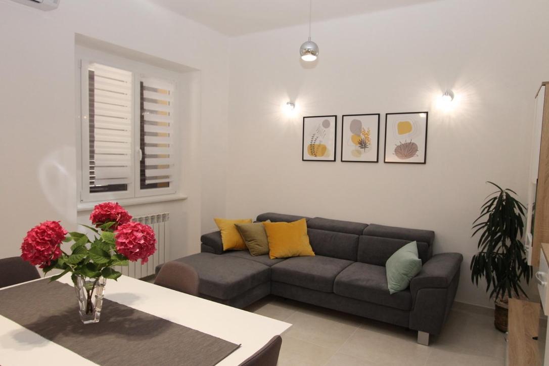 L Apartment Raša المظهر الخارجي الصورة