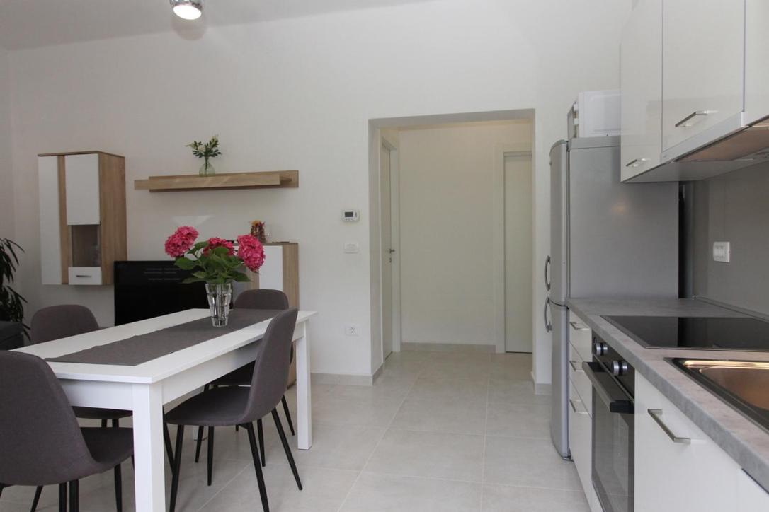 L Apartment Raša المظهر الخارجي الصورة