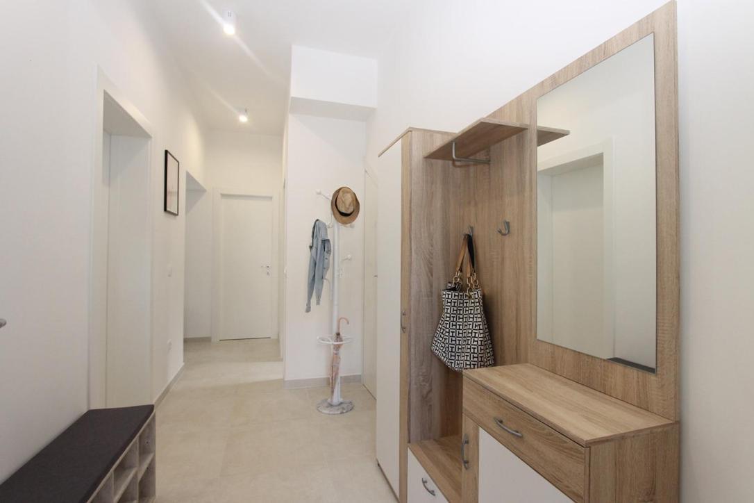 L Apartment Raša المظهر الخارجي الصورة