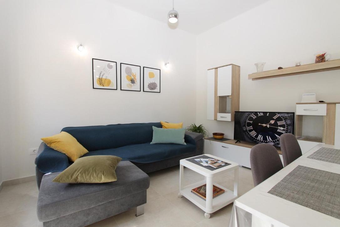 L Apartment Raša المظهر الخارجي الصورة