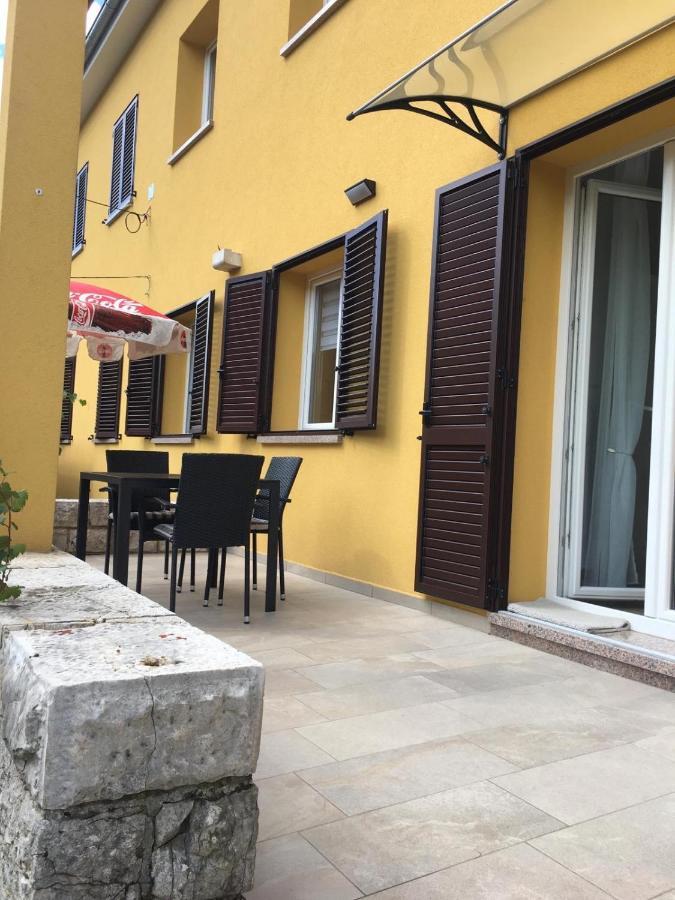 L Apartment Raša المظهر الخارجي الصورة
