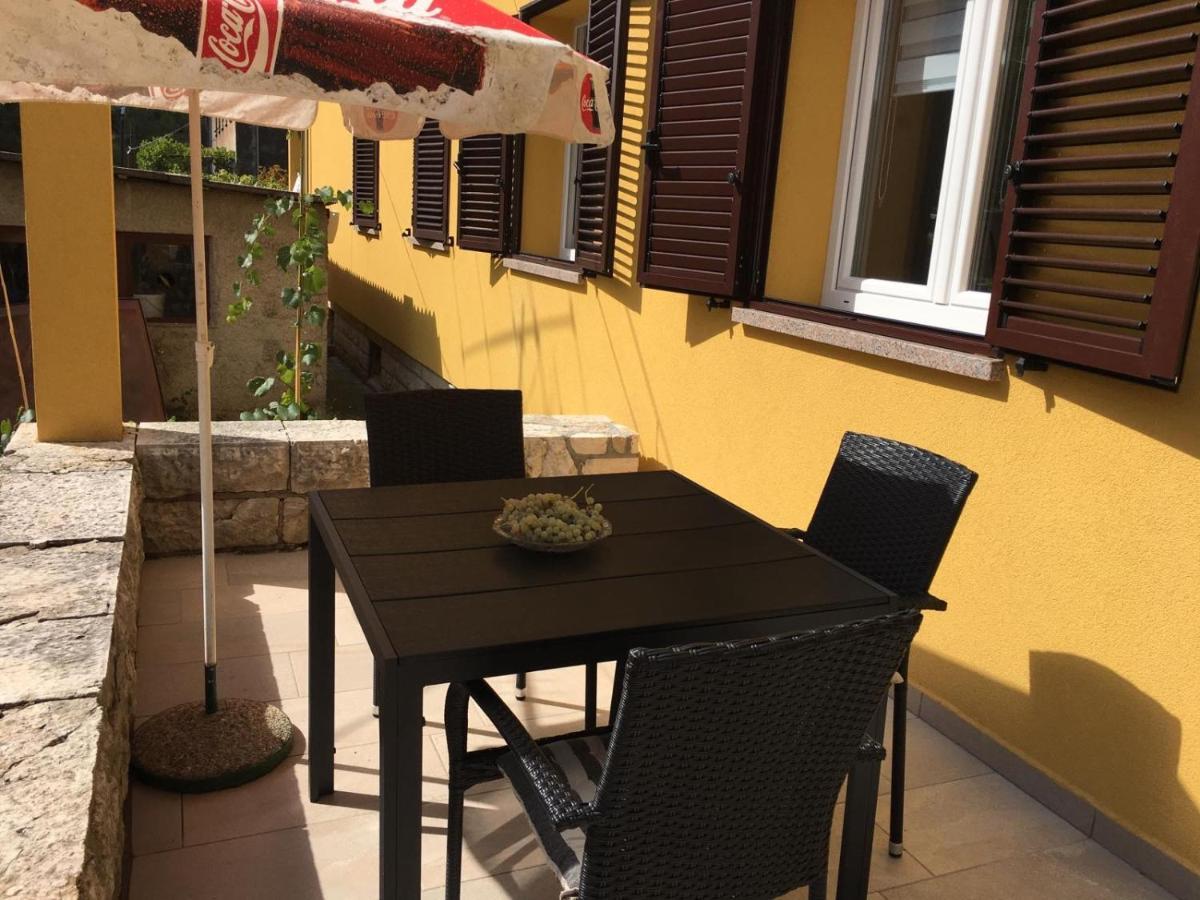 L Apartment Raša المظهر الخارجي الصورة